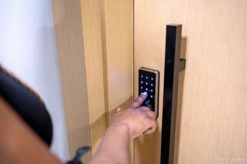 口碑比較好的裝修公司提醒：這樣選購(gòu)木門(mén)更放心!