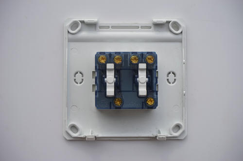 雙控開關(guān)工作原理 雙控開關(guān)多少錢