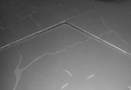 墻面磚出現(xiàn)空鼓該怎么處理?