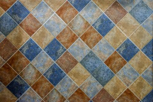 仿古磚的優(yōu)缺點(diǎn)有哪些，如何選購(gòu)仿古磚?