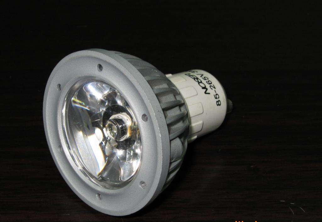 筒燈和射燈各有什么特點(diǎn)，射燈和筒燈的區(qū)別是什么?