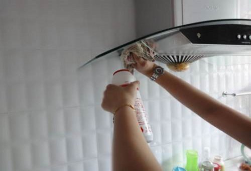 抽油煙機清洗方法是什么，清洗抽油煙機的注意事項有哪些?