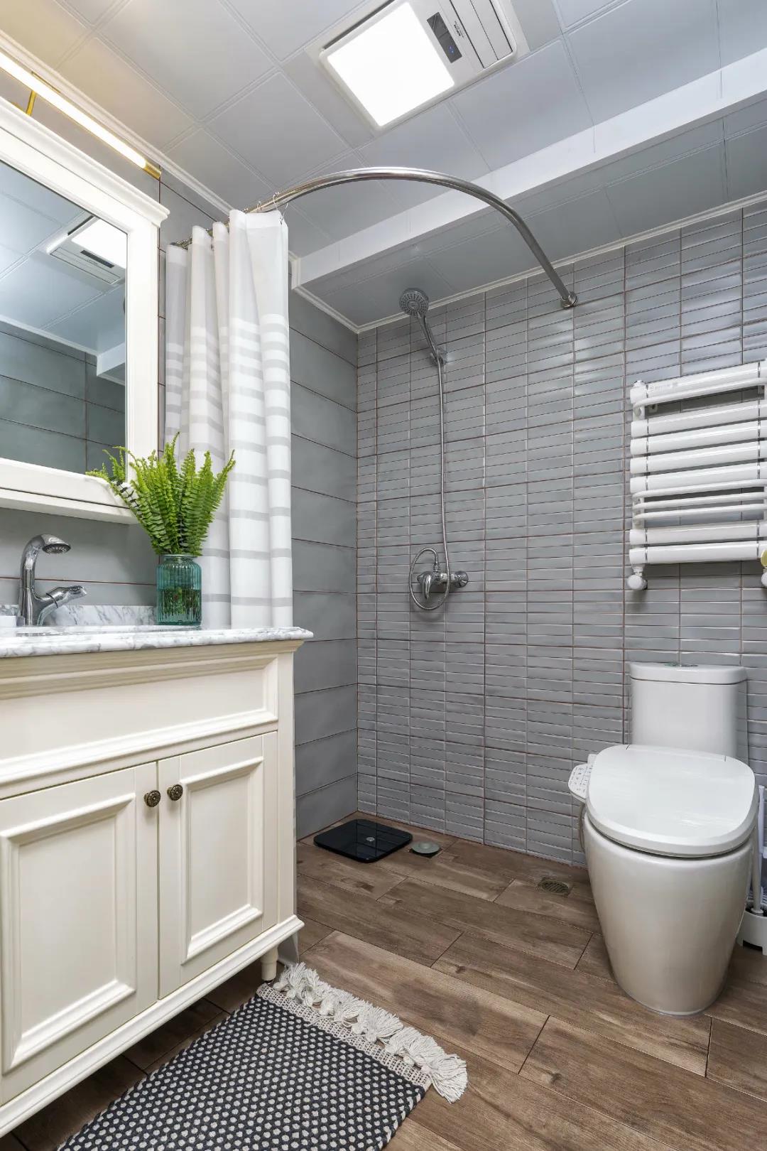 衛(wèi)生間裝修地磚上墻到底好不好呢?