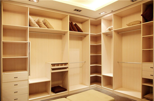 松木衣柜怎么樣，松木衣柜的保養(yǎng)方法是什么?