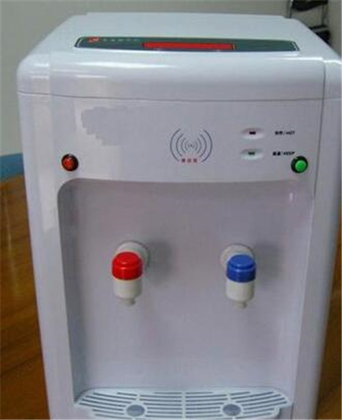 飲水機(jī)漏水怎么辦，飲水機(jī)該如何清洗呢?