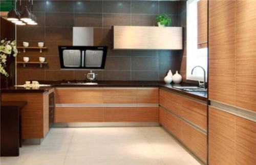 開放式廚房吧臺有什么作用，開放式廚房吧臺設(shè)計應(yīng)注意什么?