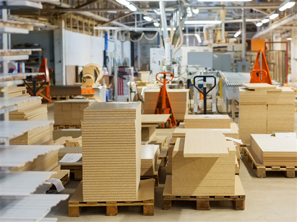 免漆板和多層實木板哪個好，多層實木板怎么選?