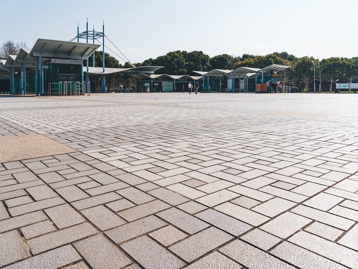 防滑地面磚的種類有哪些，防滑地面磚的選購(gòu)技巧是什么?