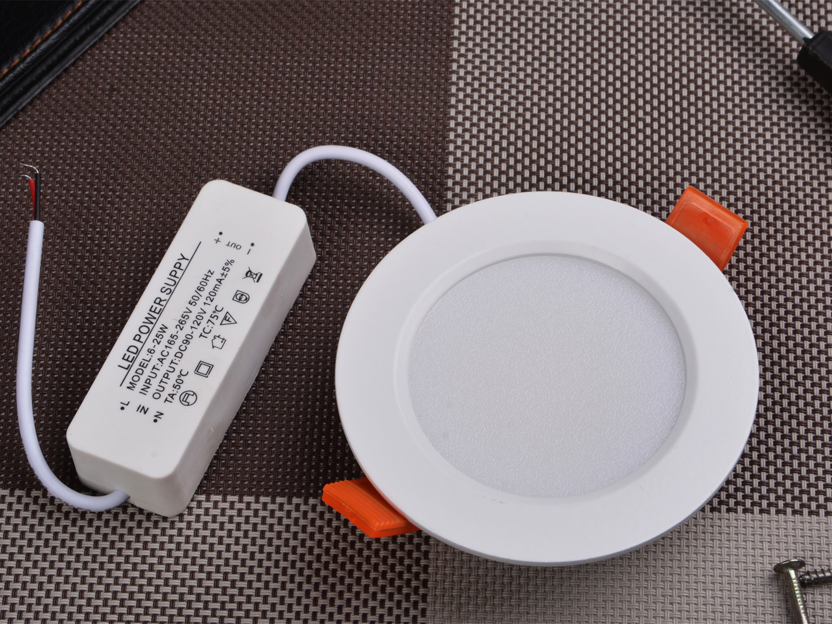 什么是高壓鈉燈鎮(zhèn)流器，高壓鈉燈電子鎮(zhèn)流器的優(yōu)點有哪些?